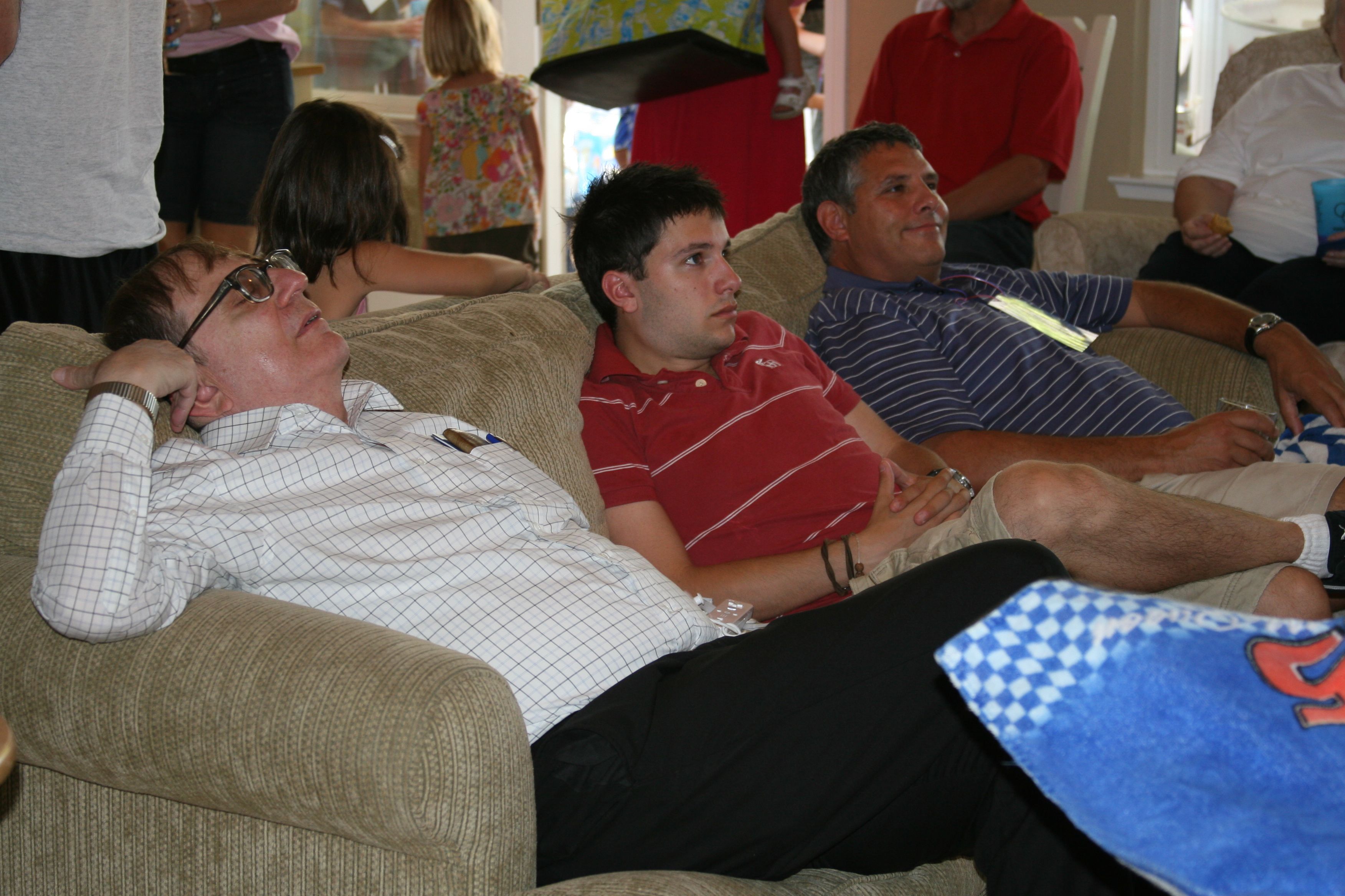 08.couch.jpg (828632 bytes)