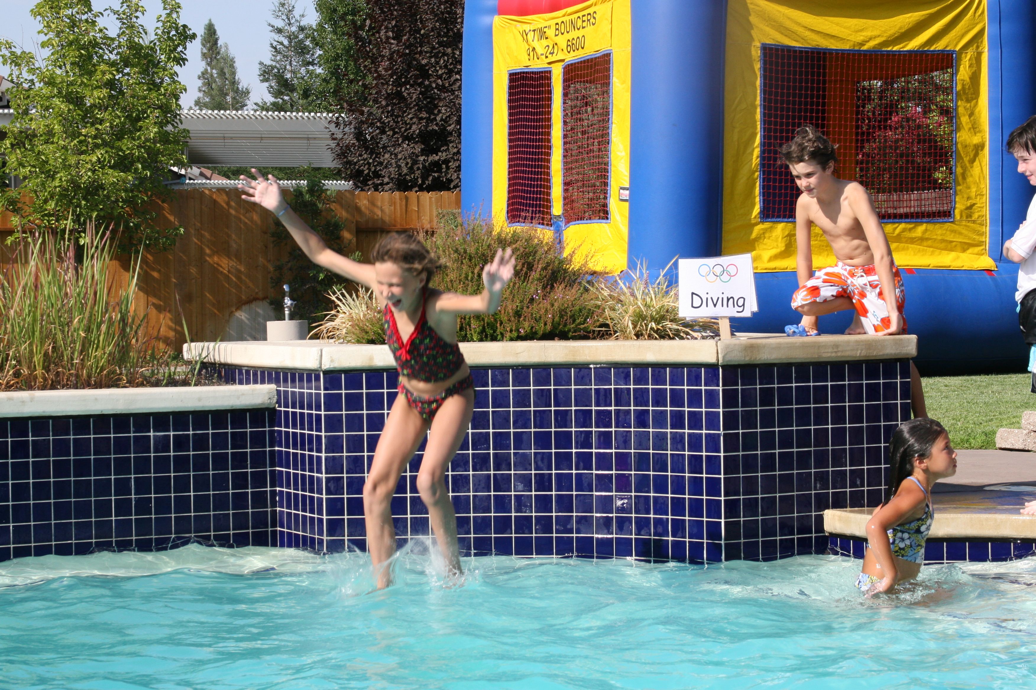 08.diving.4.jpg (1320321 bytes)